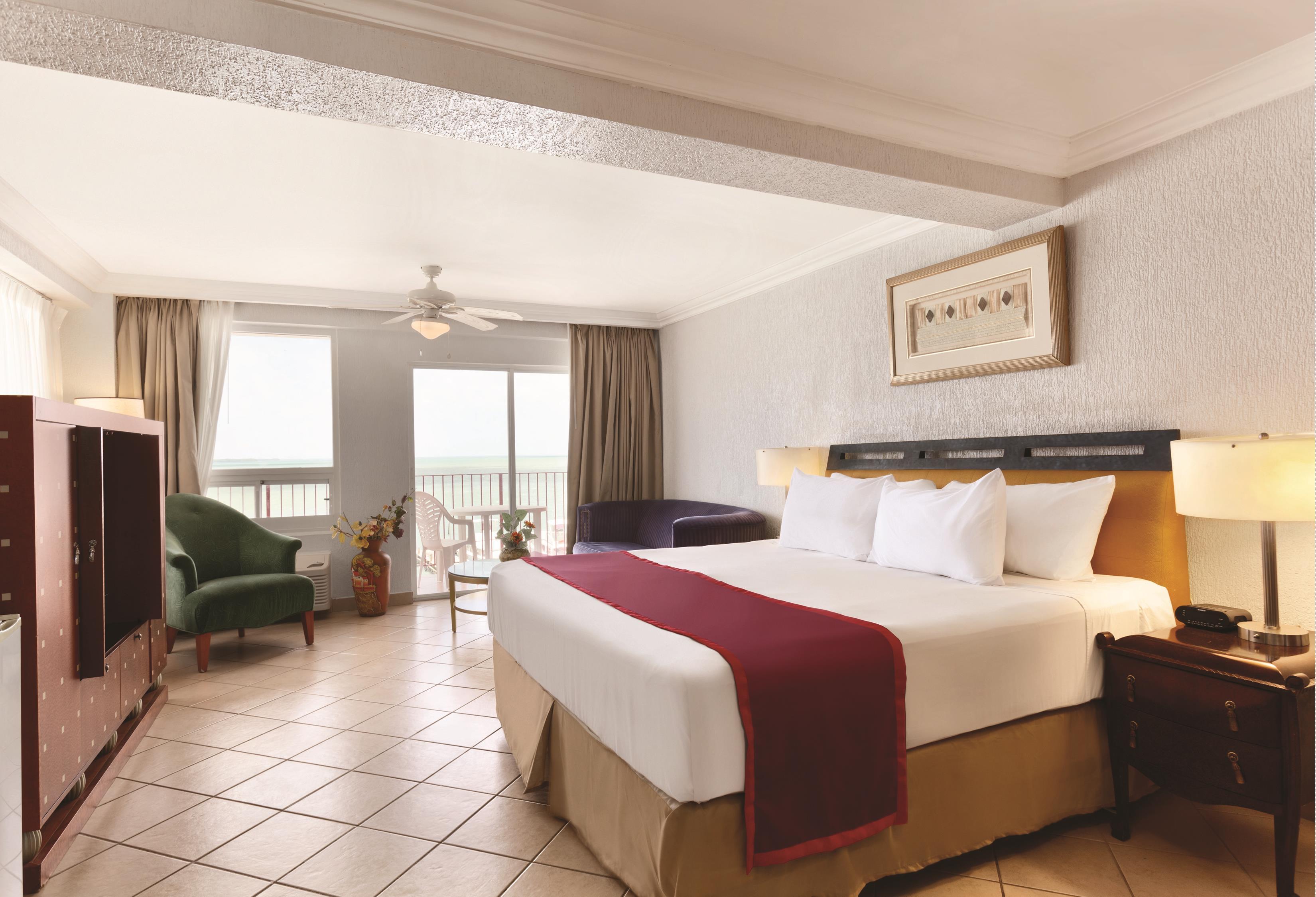 Ramada By Wyndham Princess Kota Belize Bagian luar foto