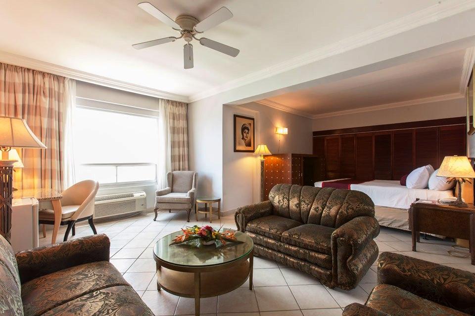 Ramada By Wyndham Princess Kota Belize Bagian luar foto