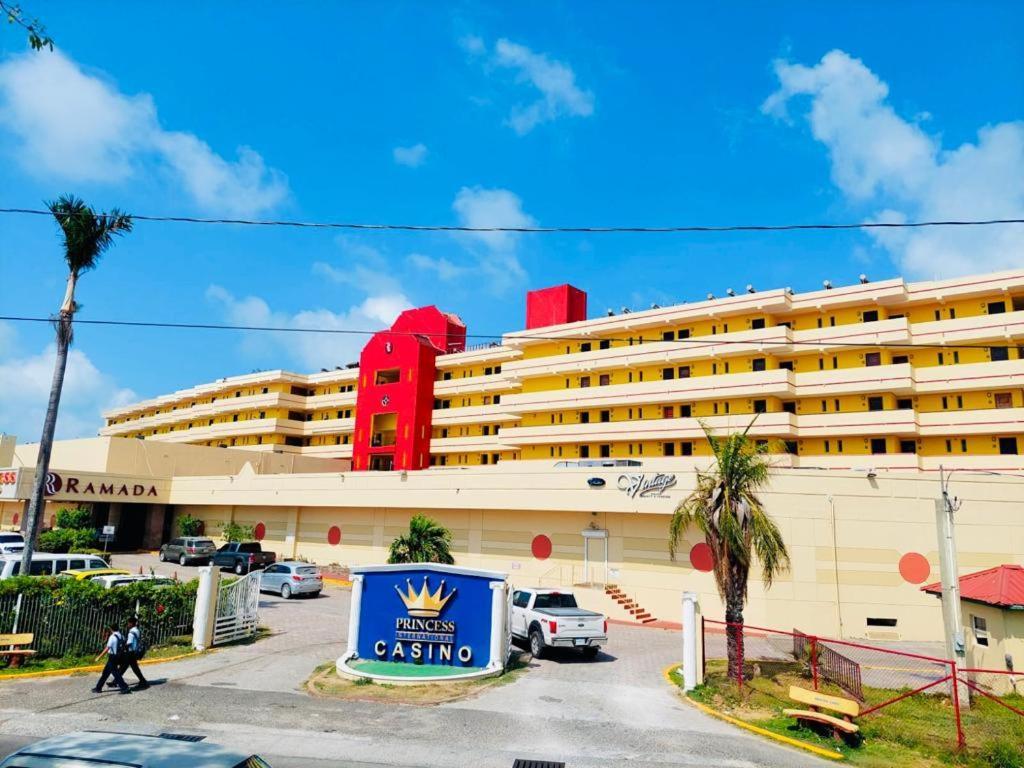 Ramada By Wyndham Princess Kota Belize Bagian luar foto