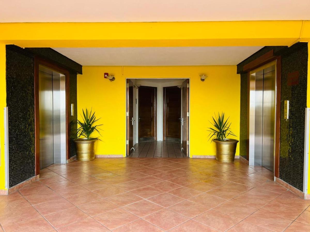 Ramada By Wyndham Princess Kota Belize Bagian luar foto
