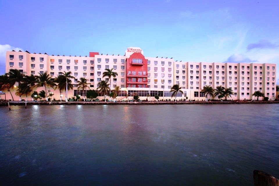 Ramada By Wyndham Princess Kota Belize Bagian luar foto