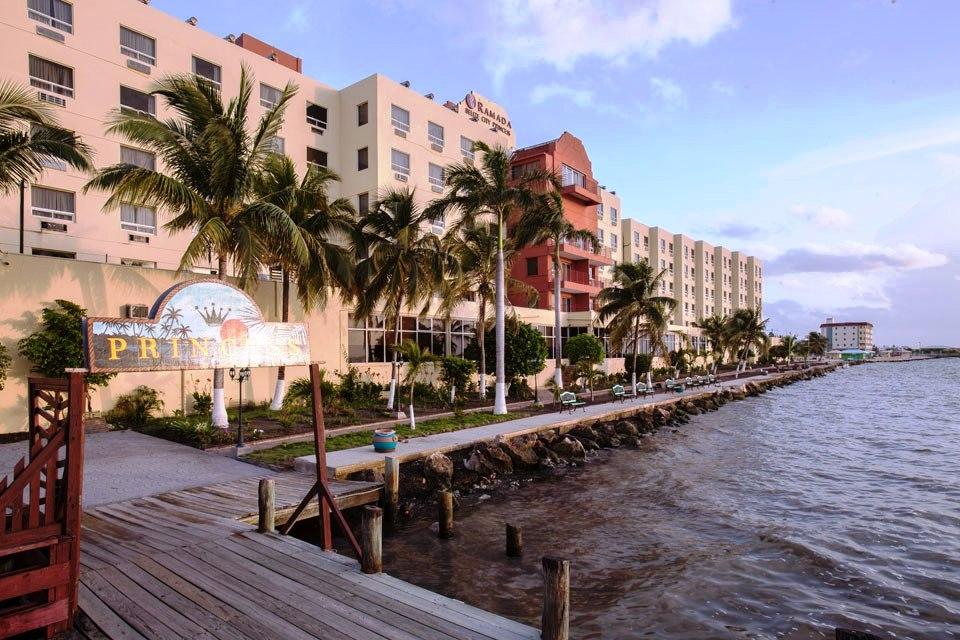 Ramada By Wyndham Princess Kota Belize Bagian luar foto
