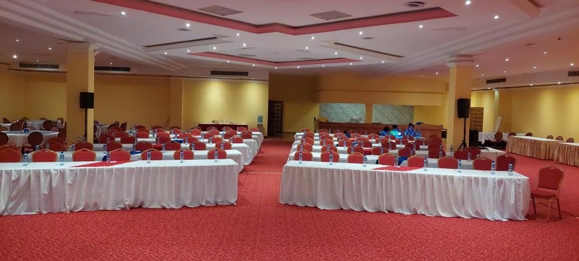Ramada By Wyndham Princess Kota Belize Bagian luar foto