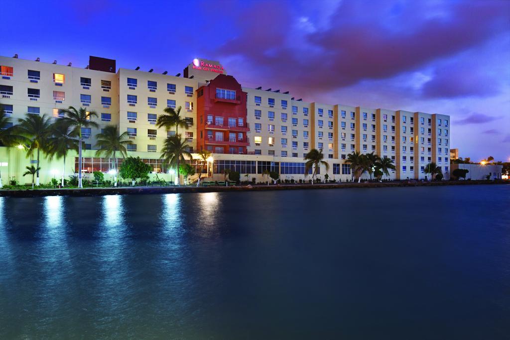 Ramada By Wyndham Princess Kota Belize Bagian luar foto