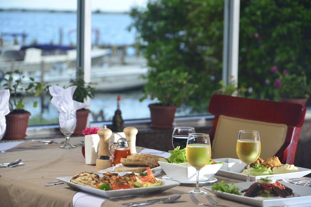 Ramada By Wyndham Princess Kota Belize Bagian luar foto