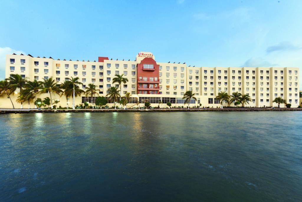 Ramada By Wyndham Princess Kota Belize Bagian luar foto
